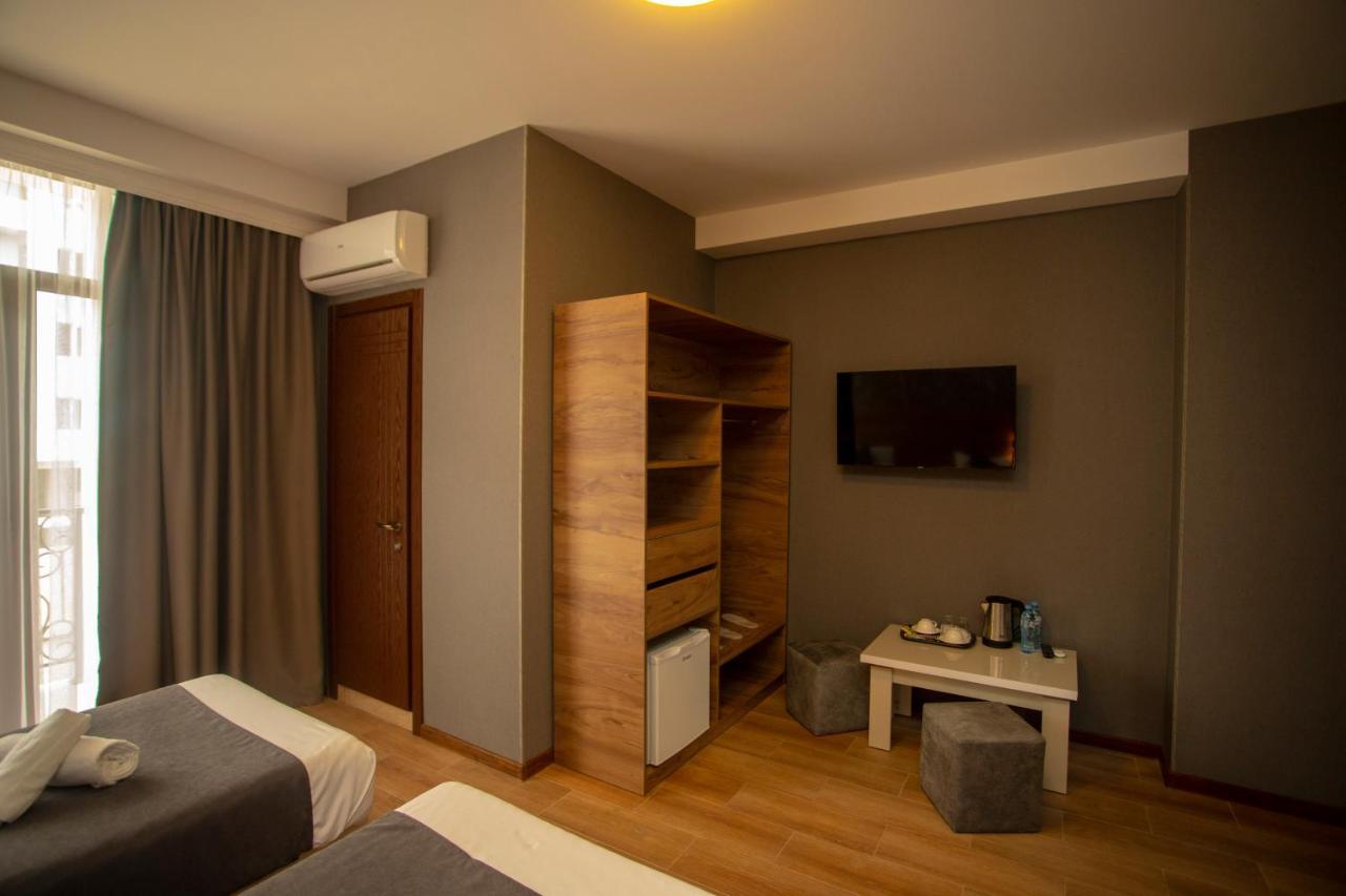 Pollux Hotel Batumi Exterior photo